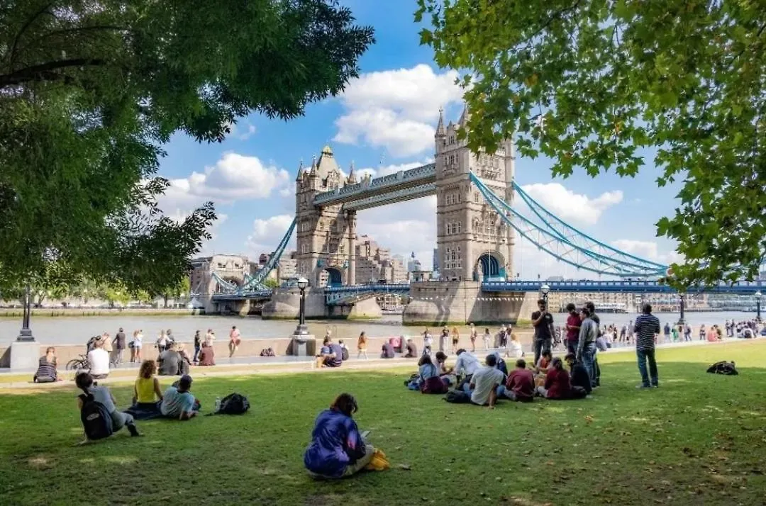 Skylight 1-Bed Apartment Near London Bridge & Tower Bridge - Excellent Transport Links