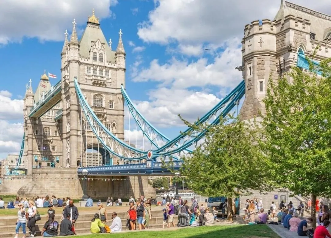 Skylight 1-Bed Apartment Near London Bridge & Tower Bridge - Excellent Transport Links