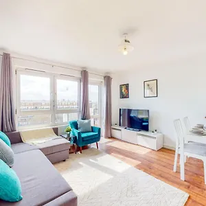 Apartment Near To Tower Bridge With Free Parking & View Of The Shard, London