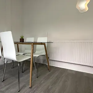 Apartment Wonderful 2 Bedroom On Tower Bridge, London