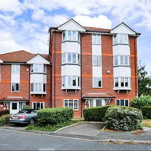 Apartment Spacious 2 Bedroom, London